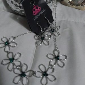 Paparazzi Floral necklace